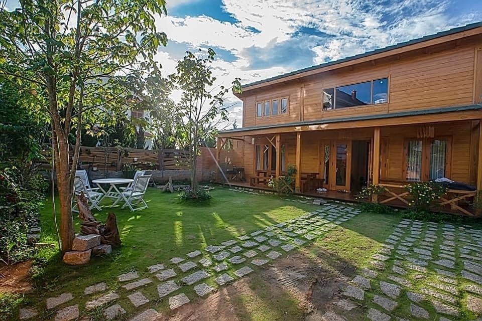 🏡🌲 **CHO THUÊ VILLA ĐÀ LẠT ODWIN49 – NGUYÊN CĂN SÂN VƯỜN RỘNG, KHÔNG GIAN ẤM CÚNG** 🌲🏡