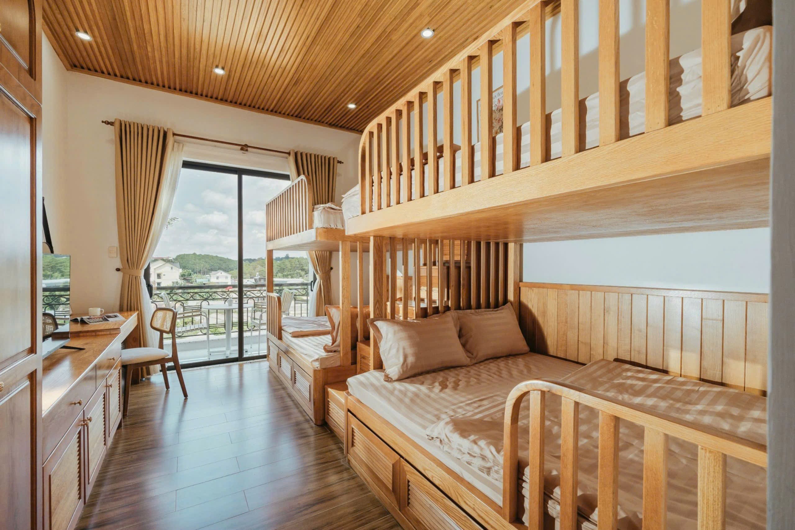 ✨ Villa Vạn Thành với sức chứa lên đến 35 khách, view rừng thông cực chill, đầy đủ tiện ích cho gia đình, công ty và hội nhóm.